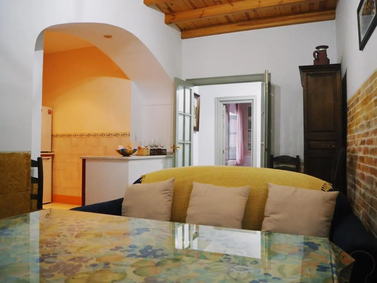 Carmona Center Apartment